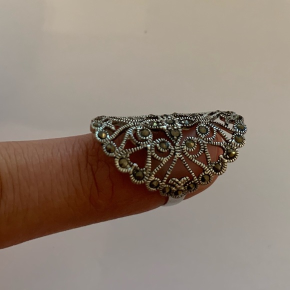 Sterling Silver Ring With Floral Design Sz 6.5 - Picture 2 of 3